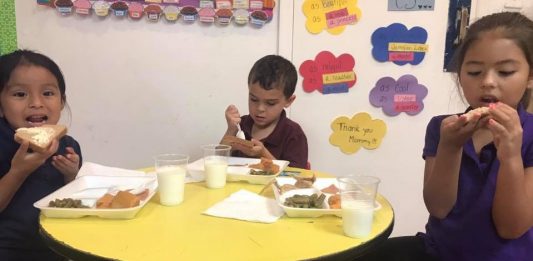 Se trata de un programa que proporciona comida gratis o a precios muy reducidos a niños sin recursos y a centenares de guarderías del sur de Florida.