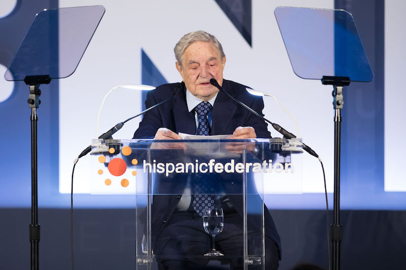 &ldquo;Premio Humanitario&rdquo; a George Soros por su compromiso con aumentar la participaci&oacute;n de los latinos en la sociedad civil