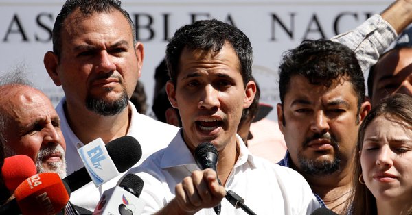 El l&iacute;der opositor convoc&oacute; a los miembros de la Fuerza Armada a acompa&ntilde;ar esta gesta "en el marco de la Constituci&oacute;n, en el marco de la lucha no violenta".