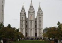 Mormones permiten que hijos de parejas LGBT puedan ser bautizados La Iglesia anunció mediante un comunicado este cambio en sus políticas internas relacionadas a feligreses miembros de la comunidad LGBT.