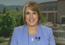 Lujan Grisham y Keller indicaron que los migrantes serán llevados en las próximas semanas a estas instalaciones, con capacidad para acoger a casi 12.000 personas.