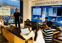 Una de las herramientas que más éxito acostumbra a tener entre los educadores que se acercan a la clase inmersiva de Microsoft es "Minecraft: Education Edition".