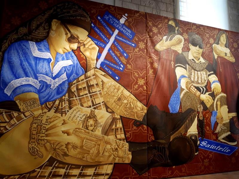 Mural realizado por el colectivo de Tlacolulokos, inspirado en las culturas prehispánicas y los problemas actuales de la sociedad urbana en Tlacolula.