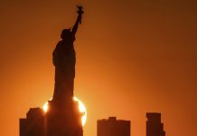 Las cifras indican que la migración internacional a Nueva York se redujo, mientras que la salida de residentes de la metrópolis aumentó.