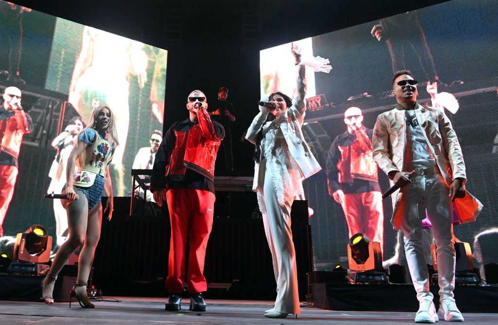 Ozuna, Cardi B y Selena Gómez aparecieron por sorpresa en el festival Coachella .