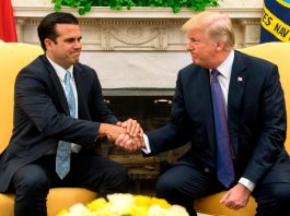 Trump acusó a Puerto Rico de solo "quejarse" y gastar de manera "corrupta" los fondos federales para las labores de reconstrucción tras los huracanes de 2017.