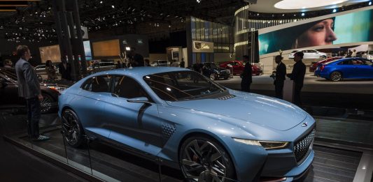 Salón de Nueva York abre dominado por todocaminos y modelos de lujo.