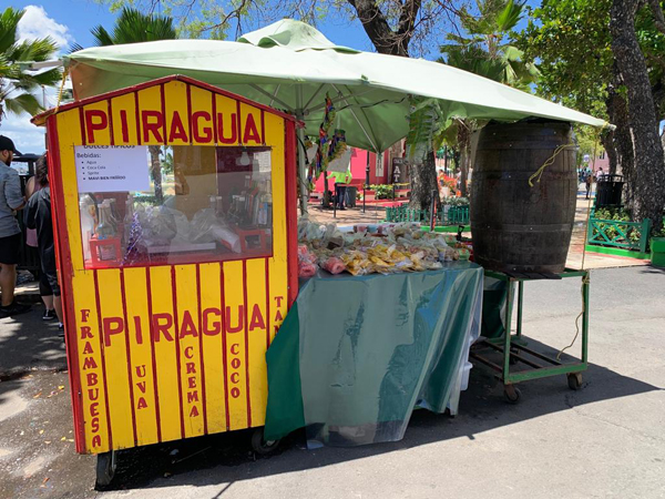 Carrito de comida típica en San Juan.