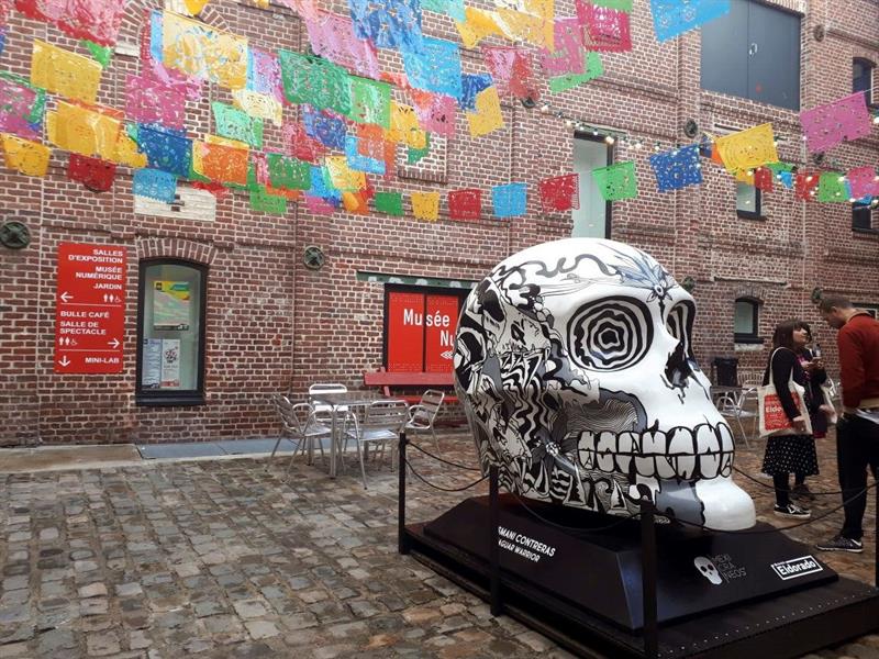 Una calavera realizada por la empresa de pompas fúnebres Mexicraneos