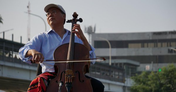 El reconocido violonchelista chino-estadounidense Yo-Yo Ma.