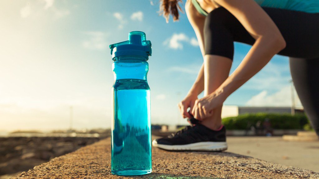 Una hora de caminata enérgica a la semana puede prevenir la discapacidad motriz en adultos con problemas de artritis o dolencias en la cadera.