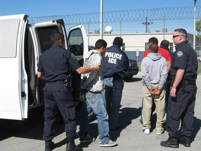 enviar a indocumentados a ciudades santuario La Casa Blanca confirmó este domingo que está estudiando posibles