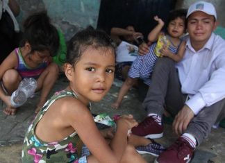 Unicef dijo este domingo que más de 300.000 niños venezolanos viven como emigrantes y refugiados en Colombia y advirtió a la comunidad internacional de que si no se aumenta la ayuda, su salud, educación protección y bienestar puede estar e peligro.