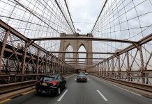 La aprobación del cobro de peajes dentro de Nueva York, específicamente para acceder a la parte baja del distrito de Manhattan, ha generado el rechazo de algunos sectores debido al alto costo de vida en esa ciudad.