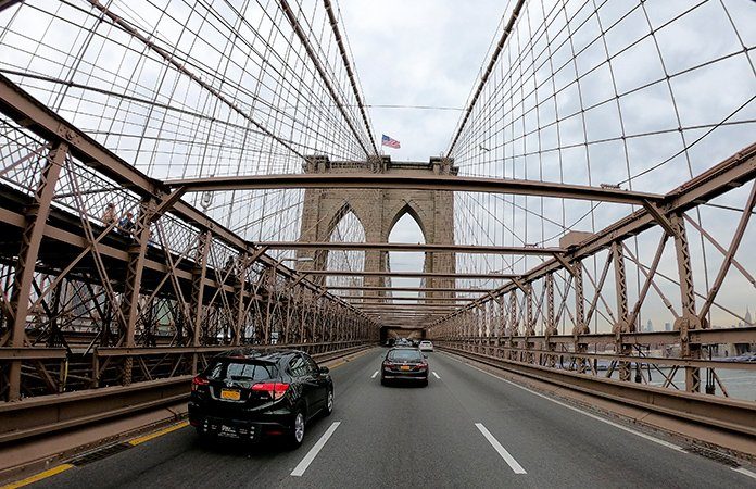 La aprobación del cobro de peajes dentro de Nueva York, específicamente para acceder a la parte baja del distrito de Manhattan, ha generado el rechazo de algunos sectores debido al alto costo de vida en esa ciudad.