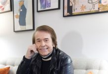 Raphael: "Cualquier día se da ese dúo con Julio Iglesias" El cantante español Raphael ha sido galardonado con el Premio de Honor de la VI edición de los Premios Platino del Cine Iberoamericano