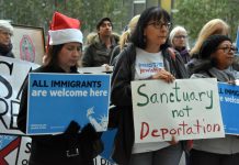 La ciudad de Huntington Beach fue este sábado escenario de una marcha en contra de la ley que declara a California un "estado santuario"