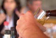 ACLU critica que policías Puerto Rico tomen prueba sangre tras prueba de alcohol Aún luego de que el conductor arroje un resultado negativo a la prueba de aliento, el policía está autorizado para obligar al chófer a someterse a una prueba de sangre.