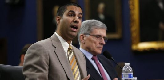 Ajit Pai, anunció su respaldo a la fusión entre en las operadores de telefonía móvil T-Mobile y Sprint.