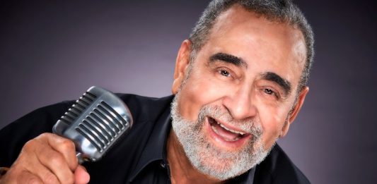 El cantante Andy Montañez, uno de los salseros más queridos por el público y que este sábado se presentará en Nueva York para celebrar 56 años en los escenarios