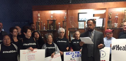 Apoyan en California medidas sobre seguro médico para indocumentados adultos.