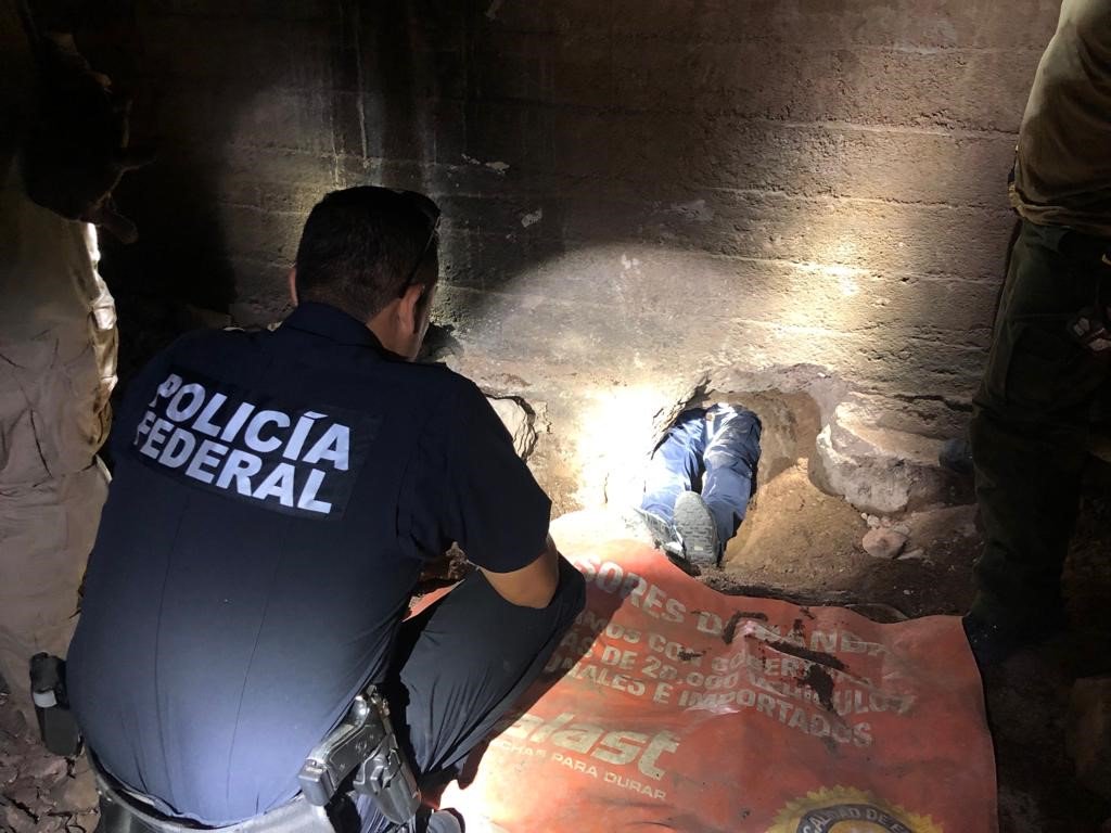 La entrada de la construcción clandestina se encontró dentro de una alcantarilla.