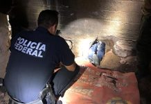 Autoridades mexicanas y estadounidenses descubren túnel inconcluso en Arizona Agentes fronterizos, junto a la policía federal del vecino país, exploraron el túnel y encontraron varias herramientas usadas para cavar y cortar.