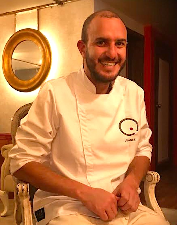 El Chef Juan Sebasti&aacute;n P&eacute;rez ha realizado investigaciones de campo en varias cocinas latinoamericanas y es promotor del rol de los chefs y de los restaurantes, en la valoraci&oacute;n de la nutrici&oacute;n, las ra&iacute;ces hist&oacute;ricas y la protecci&oacute;n de la biodiversidad.