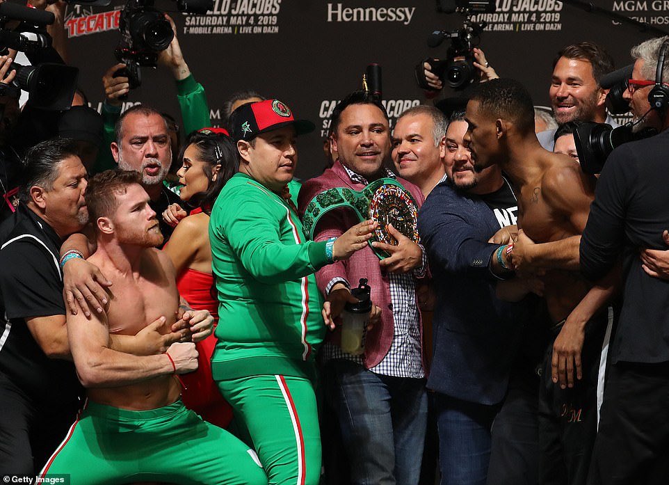 El peleador mexicano Sa&uacute;l "Canelo" &Aacute;lvarez y el estadounidense Daniel Jacobs.(Getty Images)