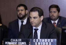 Fotografía cedida por la Organización de Estados Americanos (OEA) donde aparece el embajador de EE.UU. ante la OEA, Carlos Trujillo, durante una sesión extraordinaria para deliberar sobre "el papel de los actores externos en Venezuela" celebrada este jueves en la sede del organismo en Washington, DC