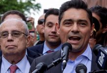 Carlos Vecchio, asumió el control de la embajada venezolana en Washington.