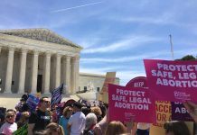ntre un mar de pancartas rosas y moradas repartidas por los organizadores, destacaban otras con advertencias como "(Los vetos al aborto) No nos detendrán.