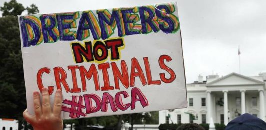Además de California, jueces de Nueva York y Washington han tomado la decisión de mantener el programa DACA.