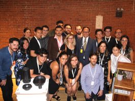 Los diseñadores mexicanos participantes en el show Wanted Design en Manhattan, recibieron la visita del flamante Cónsul General de México en Nueva York, Dr. Jorge Islas, quien posó rodeado por los jóvenes creativos, quiene exhibieron algunas de sus más recientes obras y colecciones en la Gran Manzana.