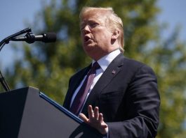 El plan de Trump también busca acelerar la construcción del muro en la frontera con México.