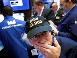 El Dow Jones cae más de 500 puntos por las tensiones comerciales con China Las pérdidas eran generalizadas en los parqués neoyorquinos y el S&P 500 retrocedía un 1,97 %, o 57,71 unidades, hasta los 2.874,76 puntos.
