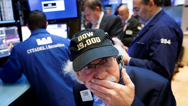 Las pérdidas eran generalizadas en los parqués neoyorquinos y el S&P 500 retrocedía un 1,97 %, o 57,71 unidades, hasta los 2.874,76 puntos.