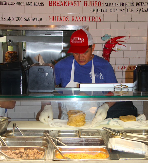 Estudios de la alcald&iacute;a indican que en el setenta por ciento de los restaurantes de la ciudad trabajan mexicanos, muchos originarios de Puebla, que celebra una de sus principales festividades en el 5 de Mayo.
