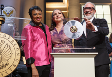 El pasado 24 de septiembre, Emilio y Gloria Estefan fueron galardonados con el premio Gershwin, el mayor galardón del país a la canción popular.