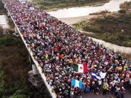 Proponen cortar la inmigración para evitar una "catástrofe demográfica" La población actual del país ha alcanzado los 328 millones de personas y la Oficina del Censo calcula que llegará a los 404 millones de personas en 2060.