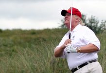Los medios destacan que las cifras aparecieron cuando Trump regresaba de Nueva York a Washington y no estaba jugando golf.