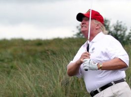 Los medios destacan que las cifras aparecieron cuando Trump regresaba de Nueva York a Washington y no estaba jugando golf.