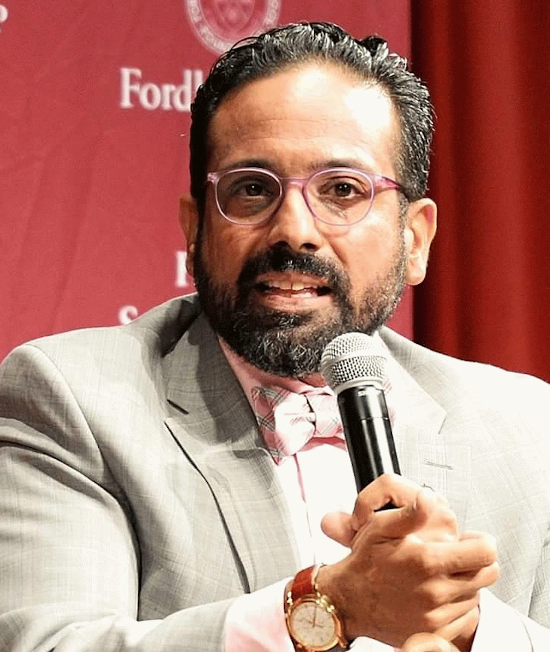 El Dr. Juan Carlos Polanco es un analista político de ascendencia latina, que se ha convertido en una respetada voz de opinión y que manifiesta su pensamiento desde la perspectiva republicana, pero en forma autocrítica y honrando sus raíces.