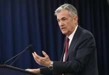 Powell agregó que los miembros de la Fed se sienten "cómodos" con la actual política, que consideran "apropiada".