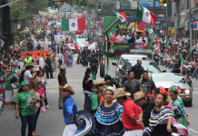 Mexicanos en Nueva York celebran la Batalla de Puebla El Consulado de México estimó que unos 500.000 mexicanos viven en la ciudad de Nueva York.