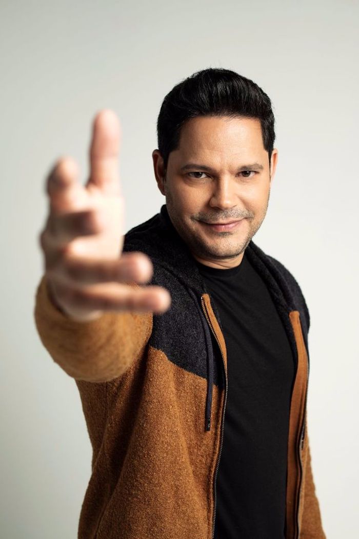 El cantante cubano, Rey Ruíz, conocido como "El Bombón de la Salsa".