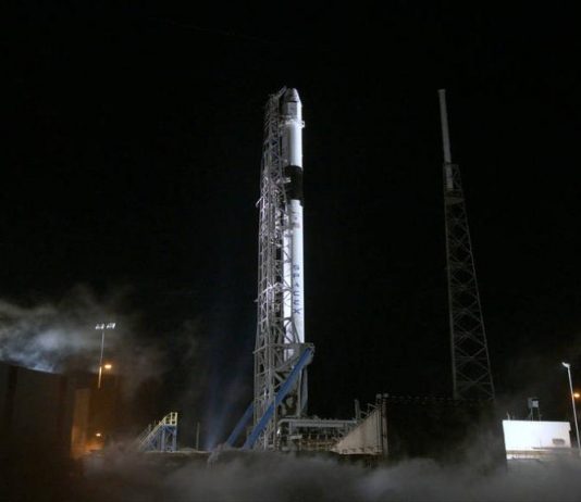 SpaceX lanza cohete con cápsula Dragon que lleva suministros para la EEI La compañía aeroespacial SpaceX envió desde Cabo Cañaveral un cohete Falcon 9 con una cápsula Dragon.