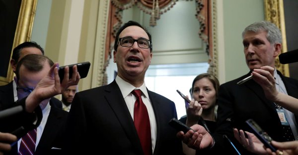 "Estados Unidos tomar&aacute; m&aacute;s medidas si Cuba sigue recibiendo petr&oacute;leo venezolano a cambio de apoyo militar", advirti&oacute; Mnuchin.
