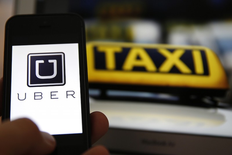 Con el aumento en la oferta de autom&oacute;viles de alquiler creada por compa&ntilde;&iacute;as de viajes compartidos que han introducido nuevos servicios, la industria del taxi se ha enfrentado a la competencia y el precio de los medallones ha disminuido sustancialmente. 