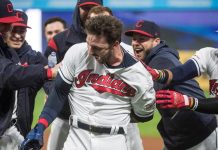 Tyler Naquin conectó sencillo remolcador de la carrera de la victoria de los Indios de Cleveland.